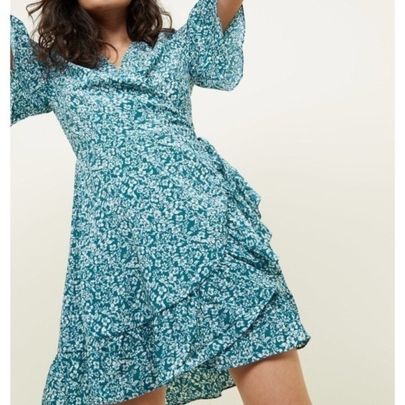 NWT APRICOT Green Ditsy Floral Print Wrap Dress - Picture 4 of 8